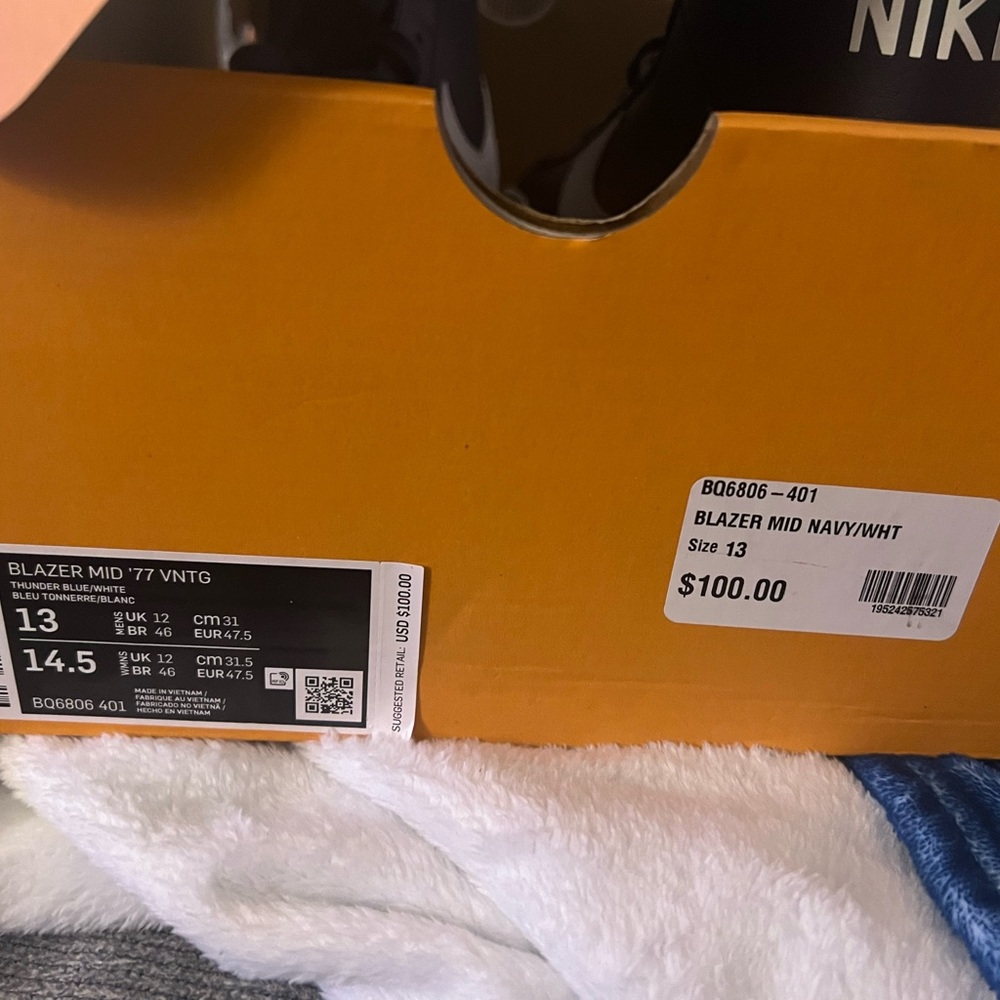 New Navy Nike Blazer mids - Picture 2 of 2
